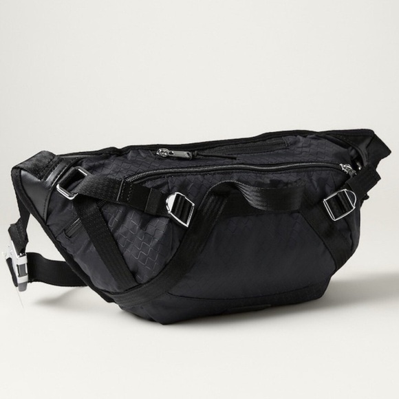 Athleta Excursions Large Belt Bag in Black - Picture 4 of 11